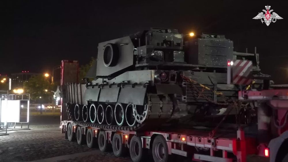 ���� M1 Abrams � ��������� ���������� ������ M1150 Assault Breacher Vehicle ������������ ��� ���������� �� �������� ������� �� ��������� ���� � ������