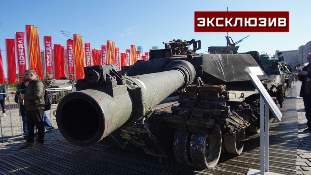 Танк Abrams продемонстрировал дыру от снаряда на выставке в Москве