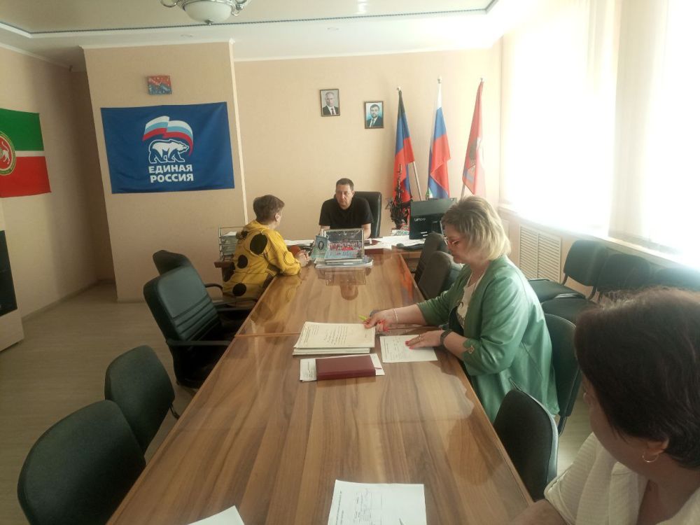 Сегодня, 3мая , глава муниципального образования Волновахский муниципальный округ ДНР, Константин Зинченко провел прием граждан совместно с представителями профильных управлений и отделов администрации Волновахского муниципального округа