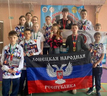 Кикбоксеры из Донецкой Народной Республики возвращаются домой из сл.Кашары, где проходит Х открытый традиционный турнир по кикбоксингу "ШОЛОХОВСКАЯ ВЕСНА", в дисциплине фулл-контакт и лайт-контакт