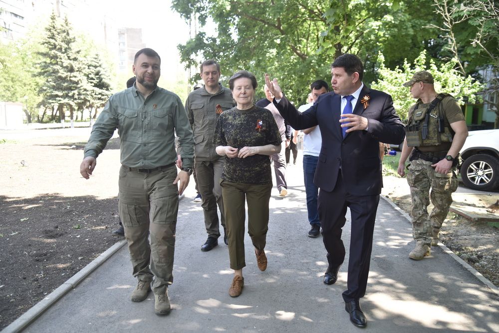 Денис Пушилин и Наталья Комарова ознакомились с ходом восстановительных работ в Макеевке