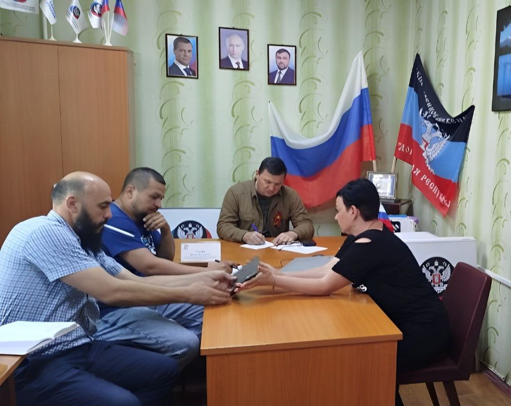 Игорь Лызов: Провёл личный приём граждан в общественной приёмной партии «Единая Россия» Амвросиевского округа