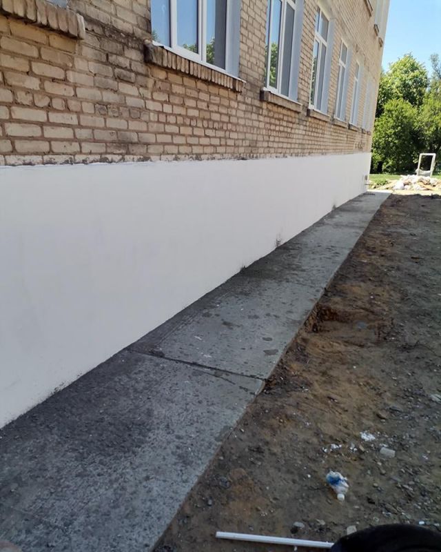 Игорь Лызов: Амурская область ремонтирует школу № 6 в Амвросиевке