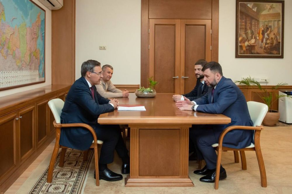 Александр Волошин: Вместе с Главой ДНР Денисом Пушилиным провели встречу с Валерием Фальковым