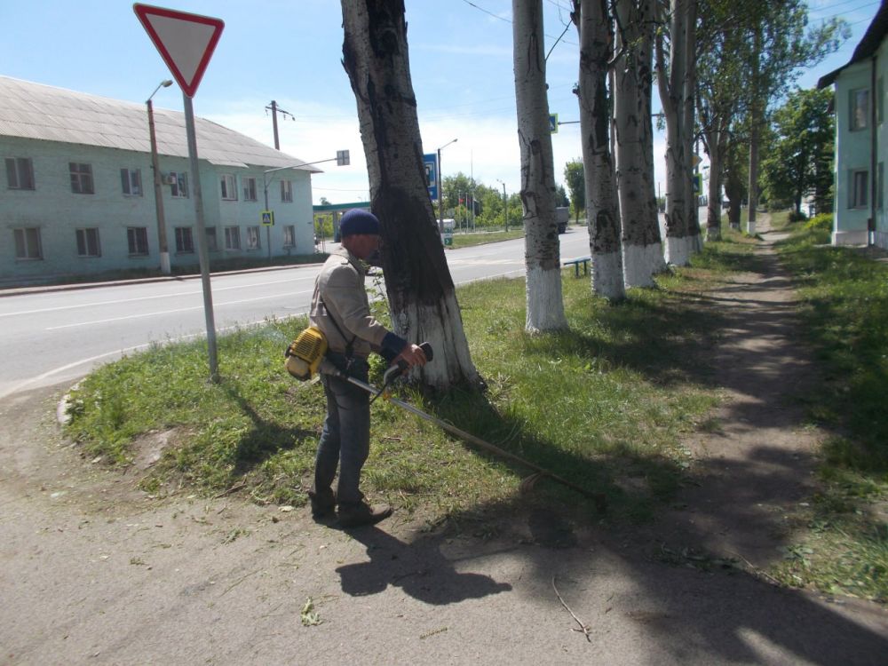 Работниками МУП «ЖРУ №6» города Углегорска 8 мая выполнялись работы: