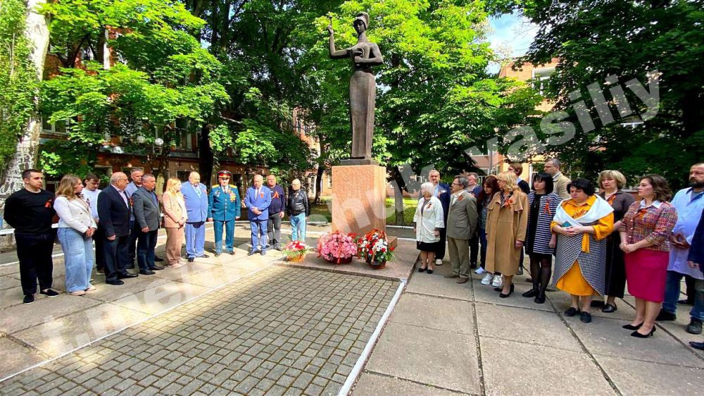 Василий Ткачук: Сегодня, 8 мая, в Калининском районе, состоялся цикл возложений цветов к памятнику воинам-земякам...