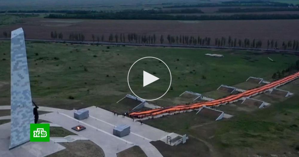 На Саур-Могиле в ДНР развернули 300-метровую георгиевскую ленту