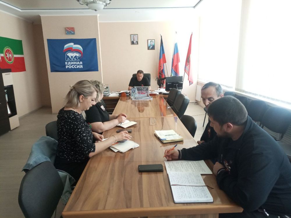 Константин Зинченко: Совместно с представителями профильных управлений и отделов администрации Волновахского муниципального округа обсудили работу молодежных движений