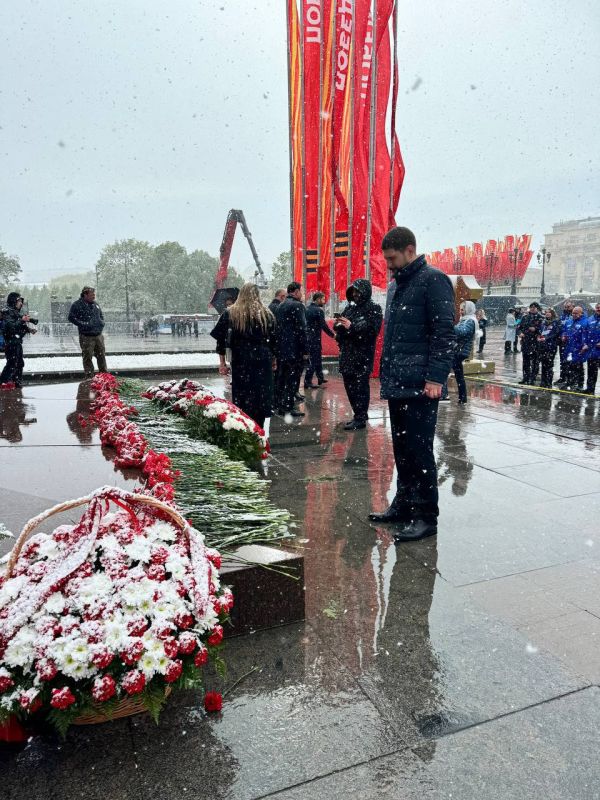 Александр Волошин: Возложение цветов к могиле Неизвестного солдата
