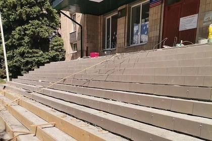 Специалисты Амурской области восстанавливают школу в Амвросиевке ДНР