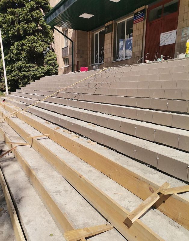 Игорь Лызов: Амурская область продолжает ремонт в школе № 2 Амвросиевки