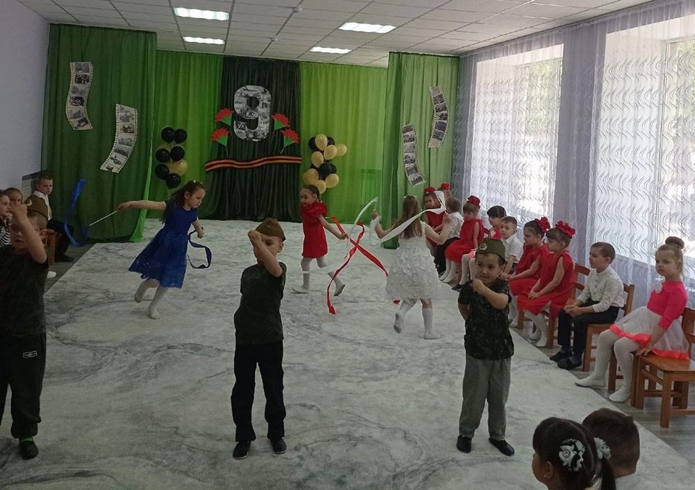 Игорь Лызов: Воспитанники садика «Теремок» проводят утренники в обновленном Амурской областью актовом зале