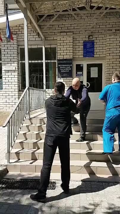 Василий Ткачук: Региональная общественная организация "Землячество Донбассовцев "Москвы" передала гумманитарную помощь детям, которые находятся на лечении в Республиканской клинической туберкулезной больнице