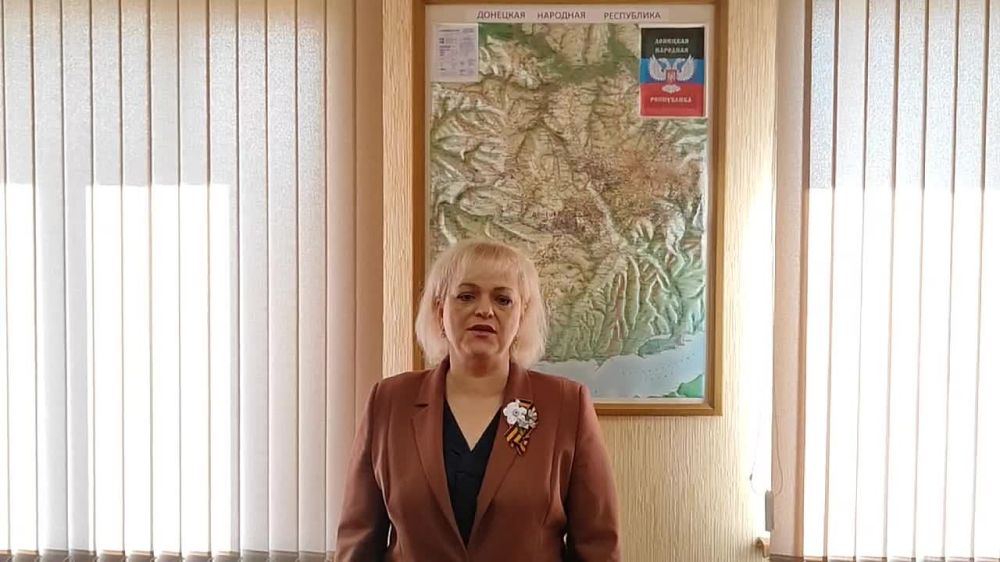 Руководитель Управы Горняцкого внутригородского района Администрации городского округа Макеевка Оксана Москвита поздравила с Днём Республики