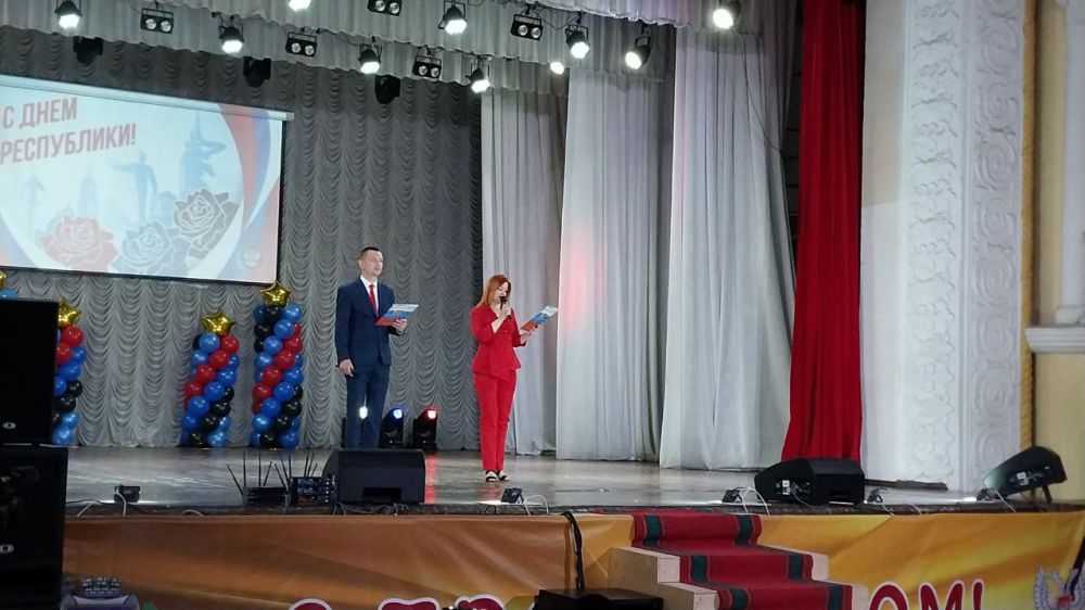 Сегодня, 11 мая в Харцызском городском Дворце культуры прошёл праздничный концерт под названием &quot;День Республики &quot;