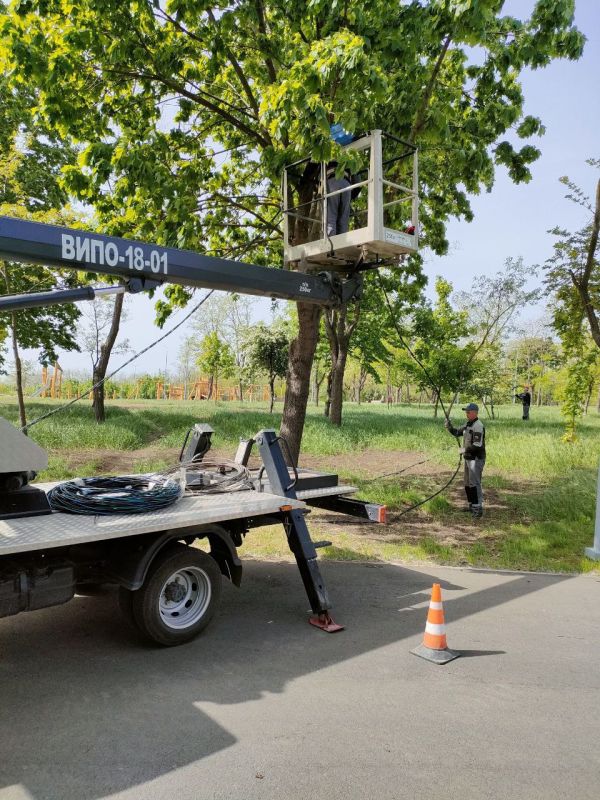 «Мариупольгорсвет» продолжает модернизацию сетей наружного освещения