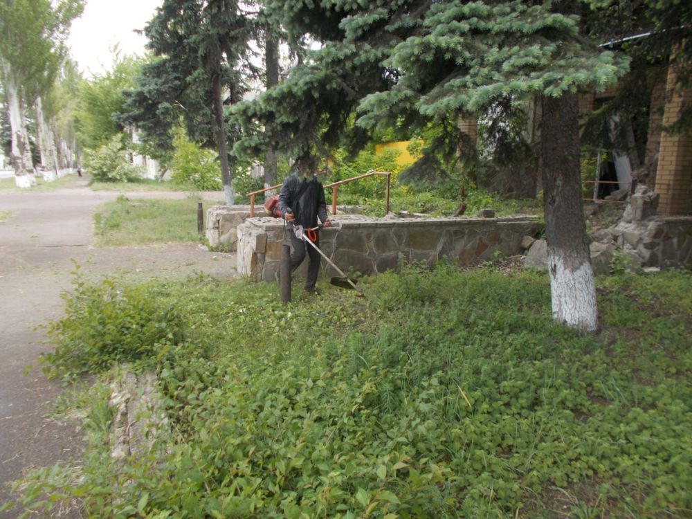 Работниками МУП «ЖРУ №6» города Углегорска 15 мая выполнялись работы: