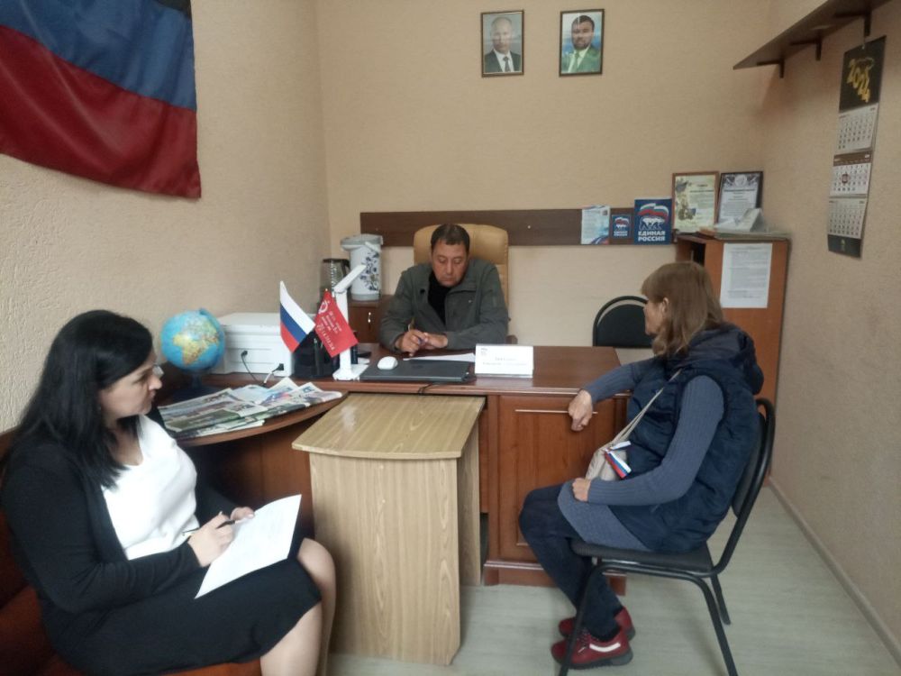 Сегодня, 15мая , глава муниципального образования Волновахский муниципальный округ ДНР, Константин Зинченко провел прием граждан совместно с представителями профильных управлений и отделов администрации Волновахского муниципального округа