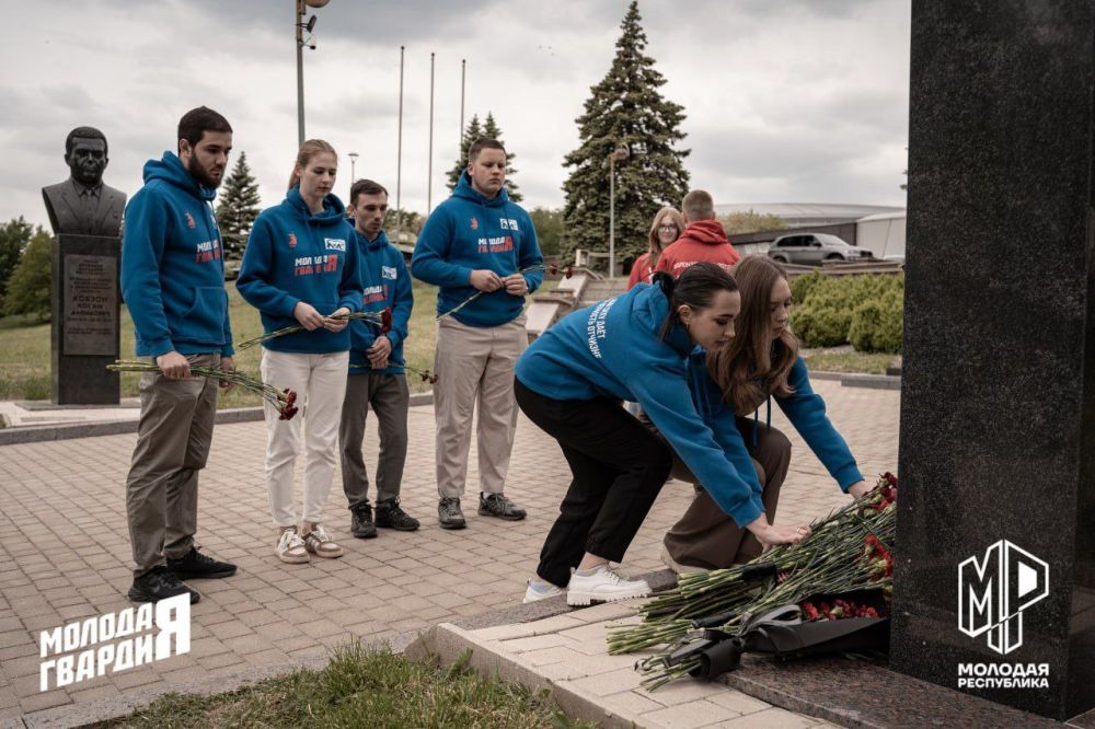 Молодёжь почтила память Героя ДНР Олега Мамиева