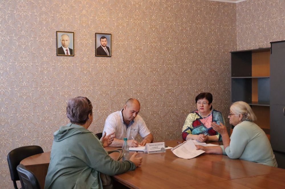 Сегодня, 20 мая 2024 года, заместитель главы администрации городского округа Торез Александр Ставицкий провел прием населения по личным вопросам