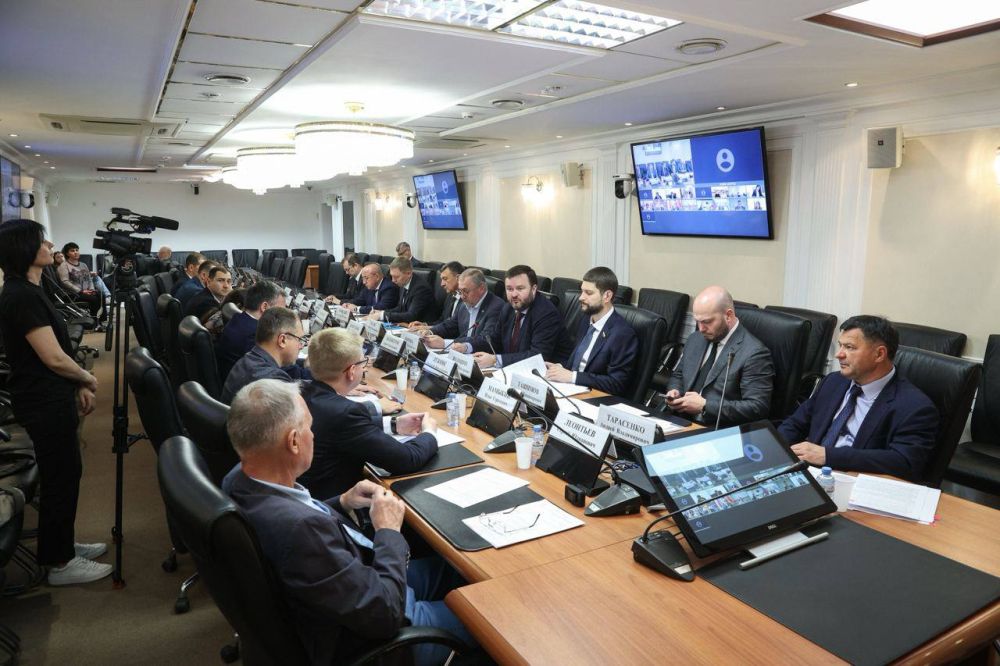 Александр Волошин: Сегодня в Совете Федерации провели совещание на тему восстановления экономического потенциала и портовой инфраструктуры Азовского моря как внутреннего моря Российской Федерации