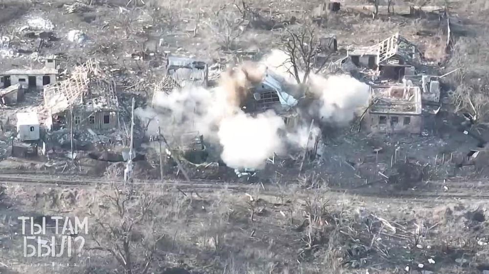 Павел Кукушкин: Артиллерия «Пятнашки» разбирает ПВД укронацистов в бывшем частном секторе Часов Яра!!!