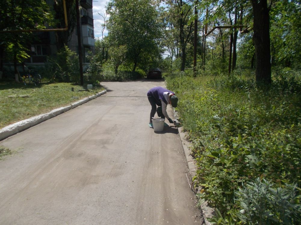 Работниками МУП «ЖРУ №6» города Углегорска 22 мая выполнялись работы: