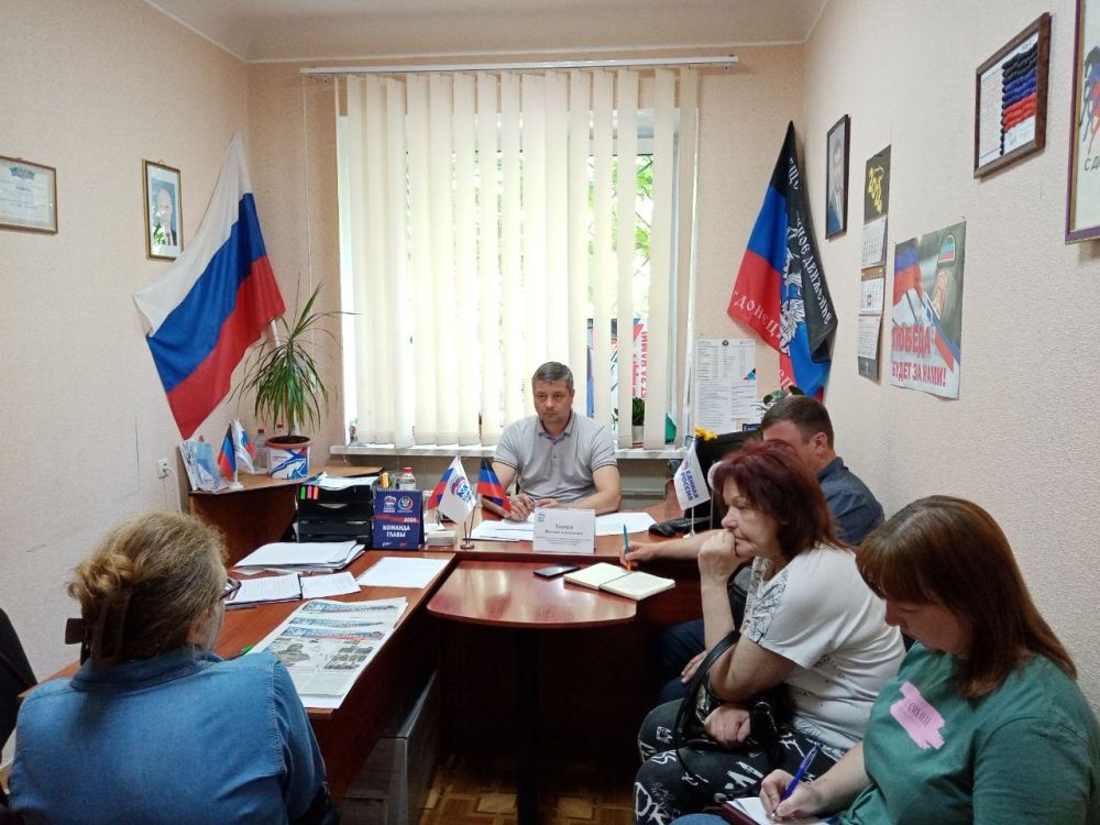 Василий Ткачук: Сегодня, 23 мая, провёл приём граждан в общественной приёмной Всероссийской Политической Партии «ЕДИНАЯ РОССИЯ» Калининского внутригородского района города Донецка