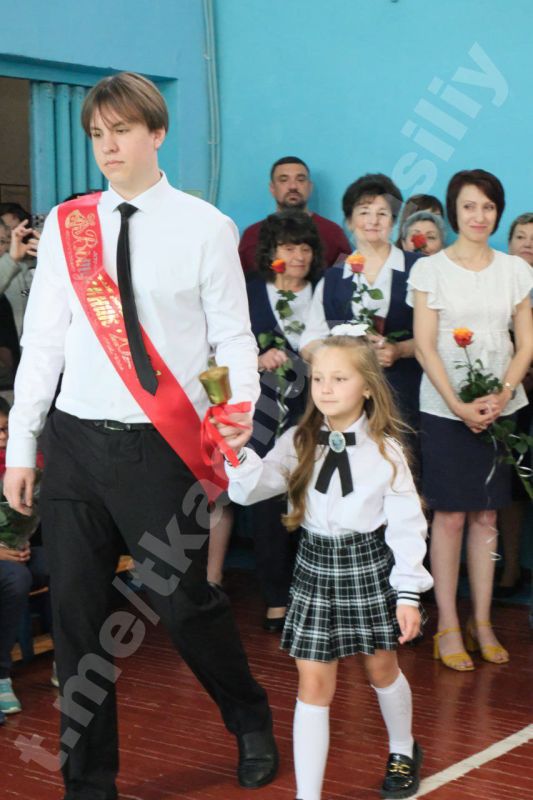 Василий Ткачук: Сегодня поздравил учащихся Муниципального бюджетного общеобразовательного учреждения «Лицей №12 города Донецка» с Последним звонком!