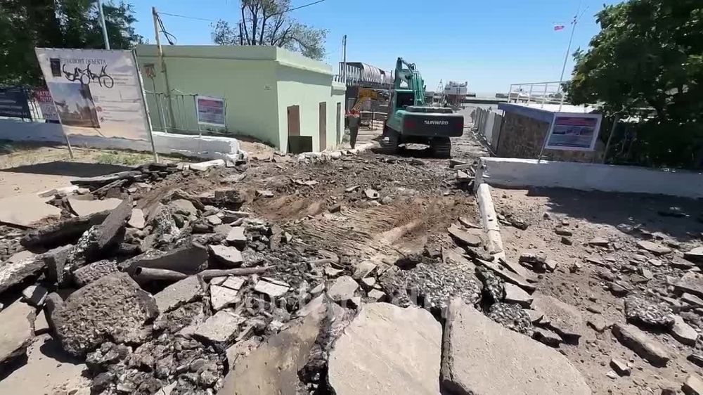 Борис Рожин: Майский Мариуполь. Вид на Азовсталь спустя 2 года после завершения боев. Тогда эти кадры мирной жизни казались бы нереальными, а сейчас это уже норма