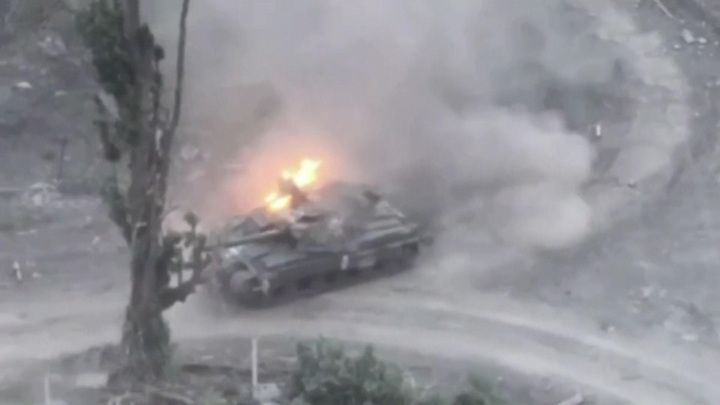 Под Авдеевкой не прекращаются танковые бои