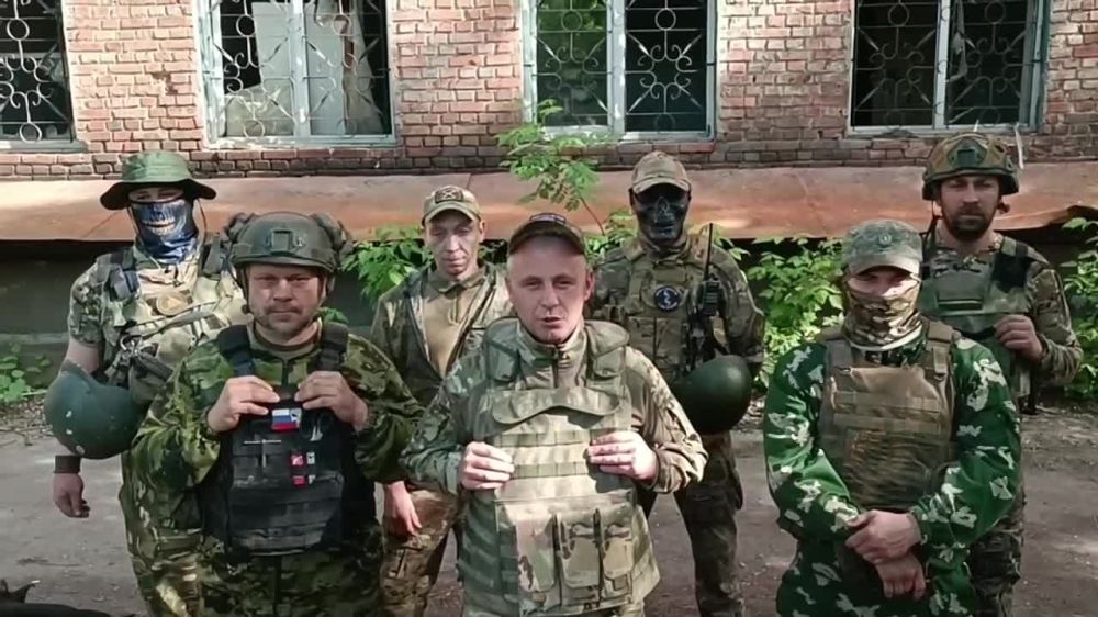 Друзья! Самоходной минометной батарее артиллерийского дивизиона, работающей на Авдеевском, Марьинском и Красногорском направлении, срочно требуется: санитарный автомобиль, генераторы и рации