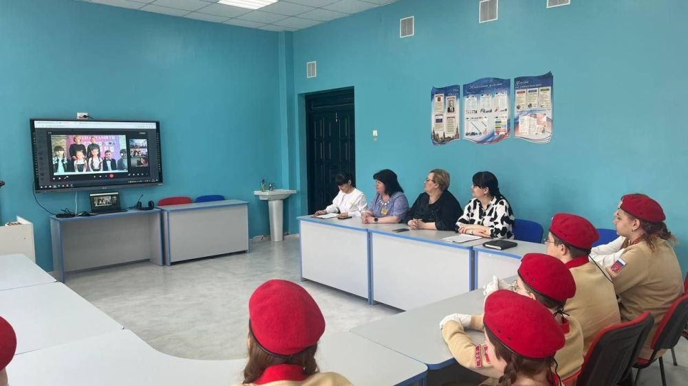 Игорь Лызов: Тындинская гимназия № 2 и Кутейниковская школа Амвросиевского округа провели телемост