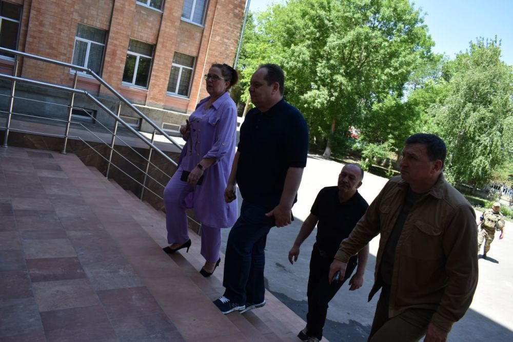 Игорь Лызов: Наш округ с рабочим визитом посетил губернатор шефа-региона Еврейской автономной области Ростислав Гольншейн