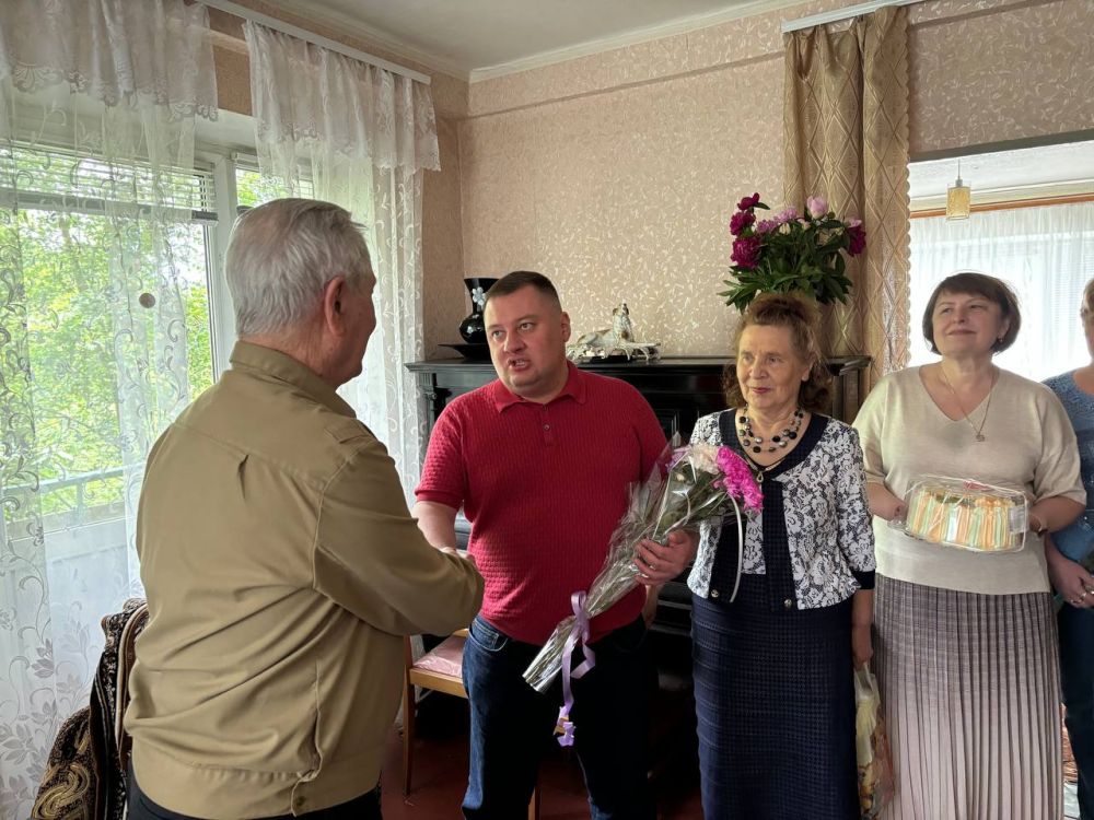 ���� ������: ������������ � 98-������ �������� ���