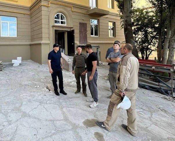 Вице-губернатор Ленобласти проверил ход восстановительных работ в Мариуполе
