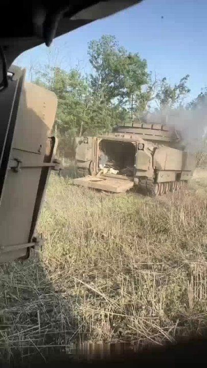 Борис Рожин: Еще одна подбитая на Авдеевском направлении украинская БМП M2A2 ODS-SA "Bradley" американского производства