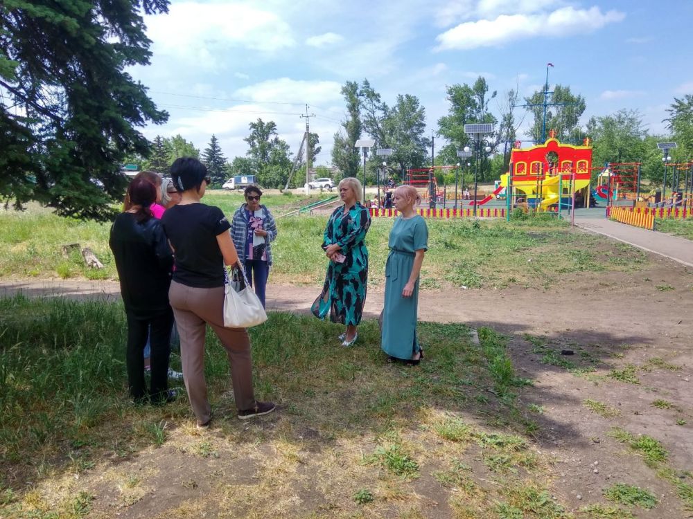 30 мая в Горняцком районе по улице Автотранспортная состоялась встреча с жителями на подведомственной территории, которую провела руководитель Управы Горняцкого внутригородского района Администрации городского округа Макеевка Оксана Москвита