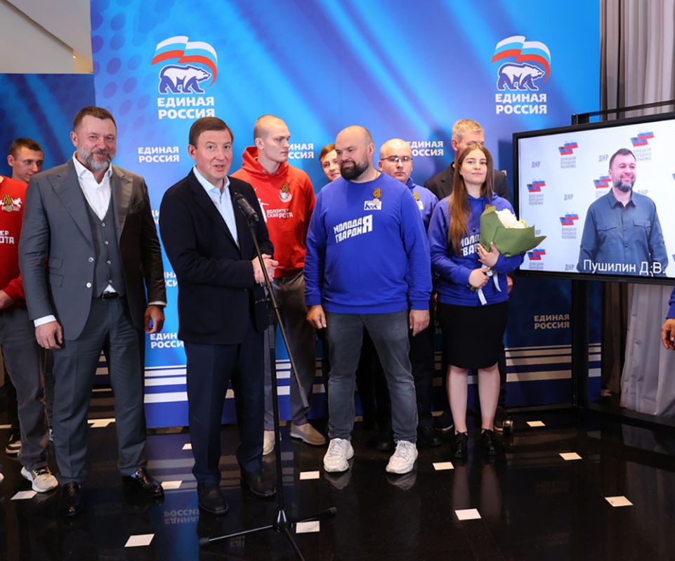 Денис Пушилин принял участие в награждении волонтеров и врачей медалью «За храбрость»