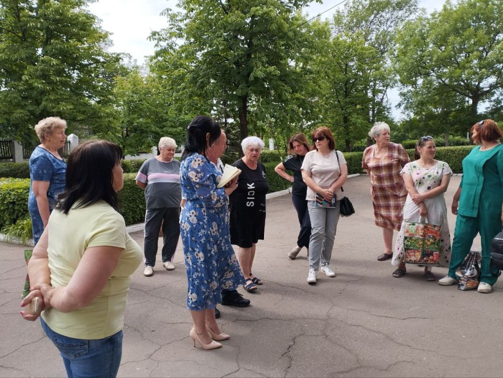 Заместителем начальника управления по обеспечению деятельности территорий администрации городского округа Енакиево Багно Т.А