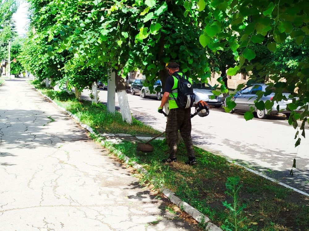 Игорь Лызов: С целью санитарного содержания территории и выполнения правил благоустройства на территории города, всеми предприятиями, учреждениями выполняются плановые работы по поддержанию порядка