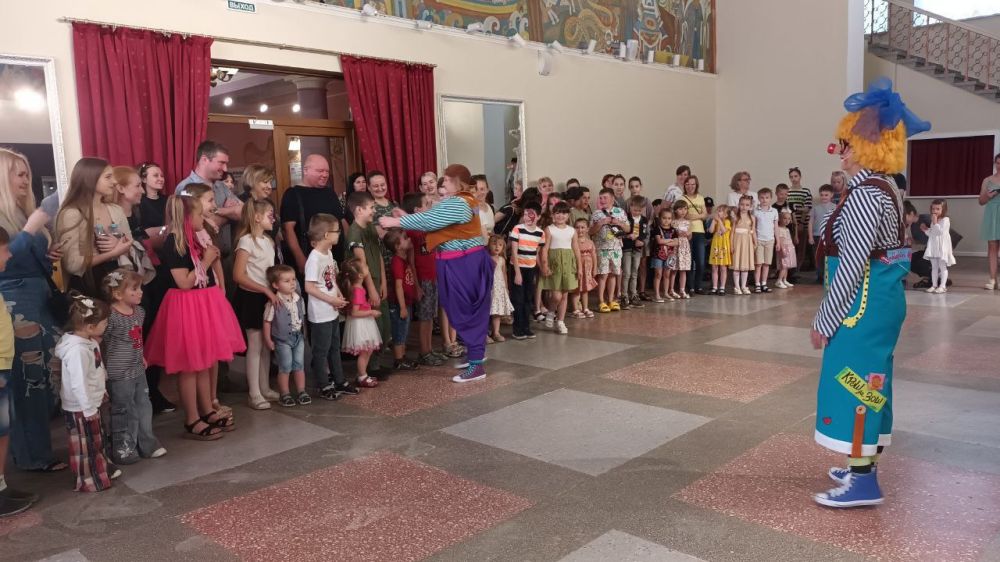 Василий Ткачук: Сегодня, 1 июня, в День защиты детей в Донецком республиканском академическом театре кукол, при поддержке...