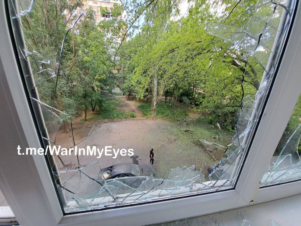 Борис Рожин: 18+. Последствия обстрела Петровского района Донецка, мкрн Добровольского, погибла женщина