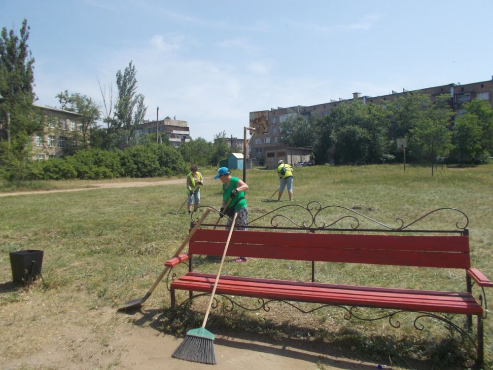 Работниками МУП «ЖРУ №6» города Углегорска 5 июня выполнялись работы: