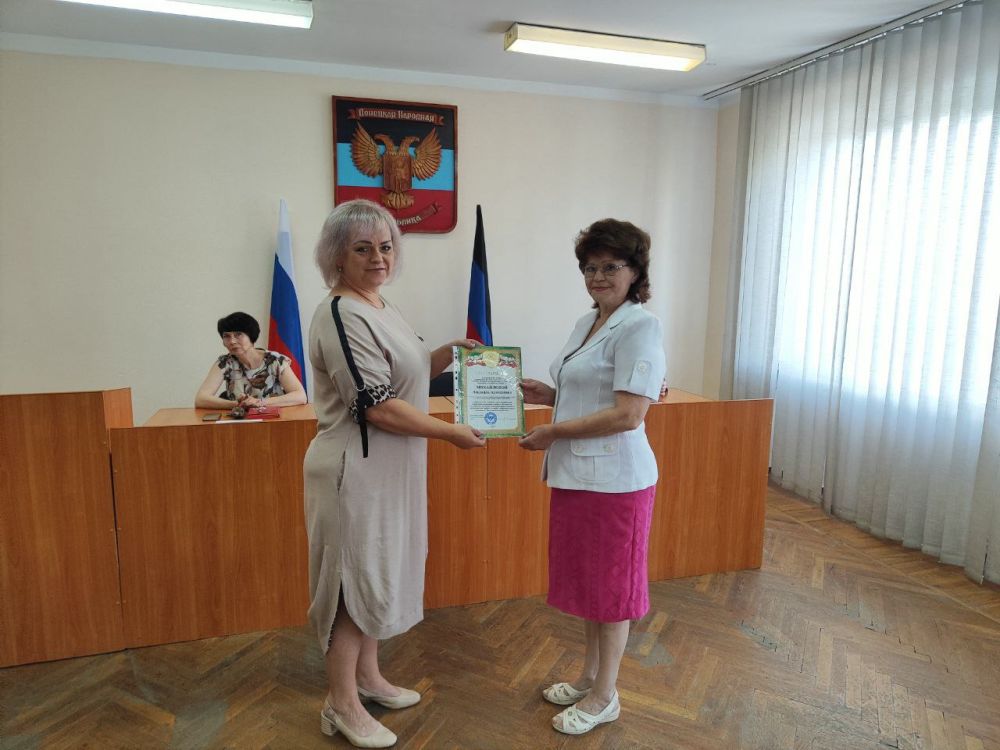 В Горняцком районе состоялось поздравление работников социальной сферы