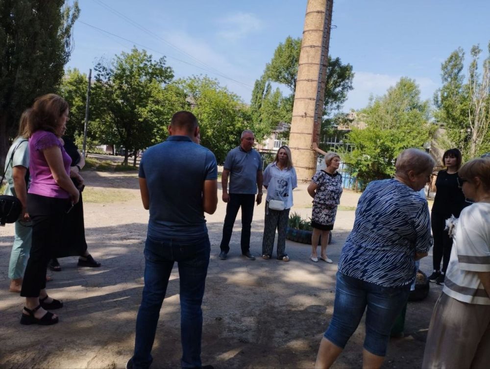 05.06.2024 начальником управления по обеспечению деятельности территорий администрации городского округа Енакиево Захаровым Сергеем Валерьевичем проведена встреча с жителями г. нокоммунаровска по ул. билейная и ул. юменская