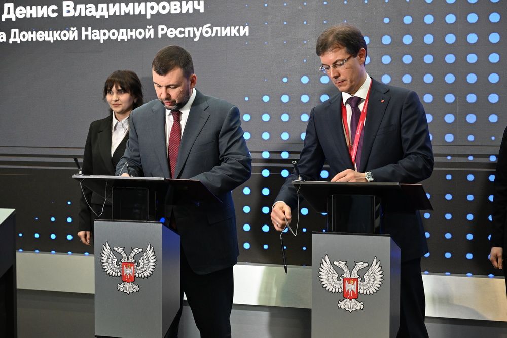 Денис Пушилин и Максим Протасов подписали Соглашение о сотрудничестве между ДНР и Роскачеством