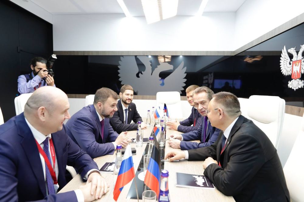 Евгений Солнцев: Разговор продолжили уже на стенде нашей Республики