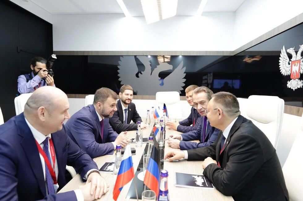 Файзуллин и Пушилин обсудили градостроительный потенциал ДНР на полях ПМЭФ