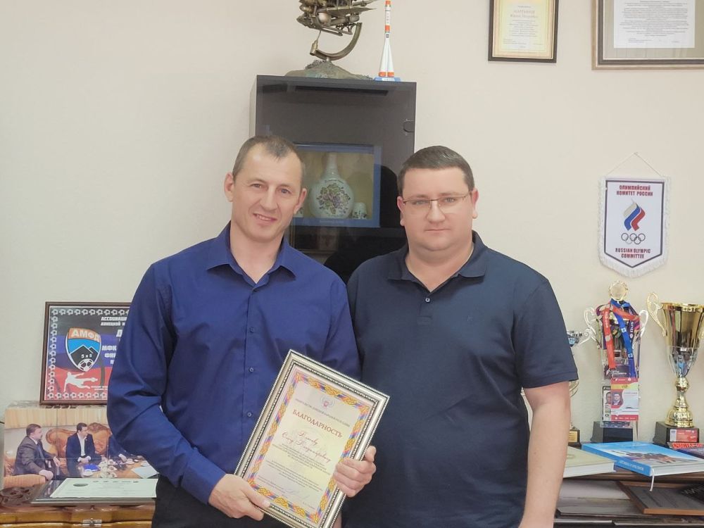 И. о. инистра молодежи, спорта и туризма ДНР Юрий Мартынов в преддверии Дня России отметил благодарностями Правительства за...